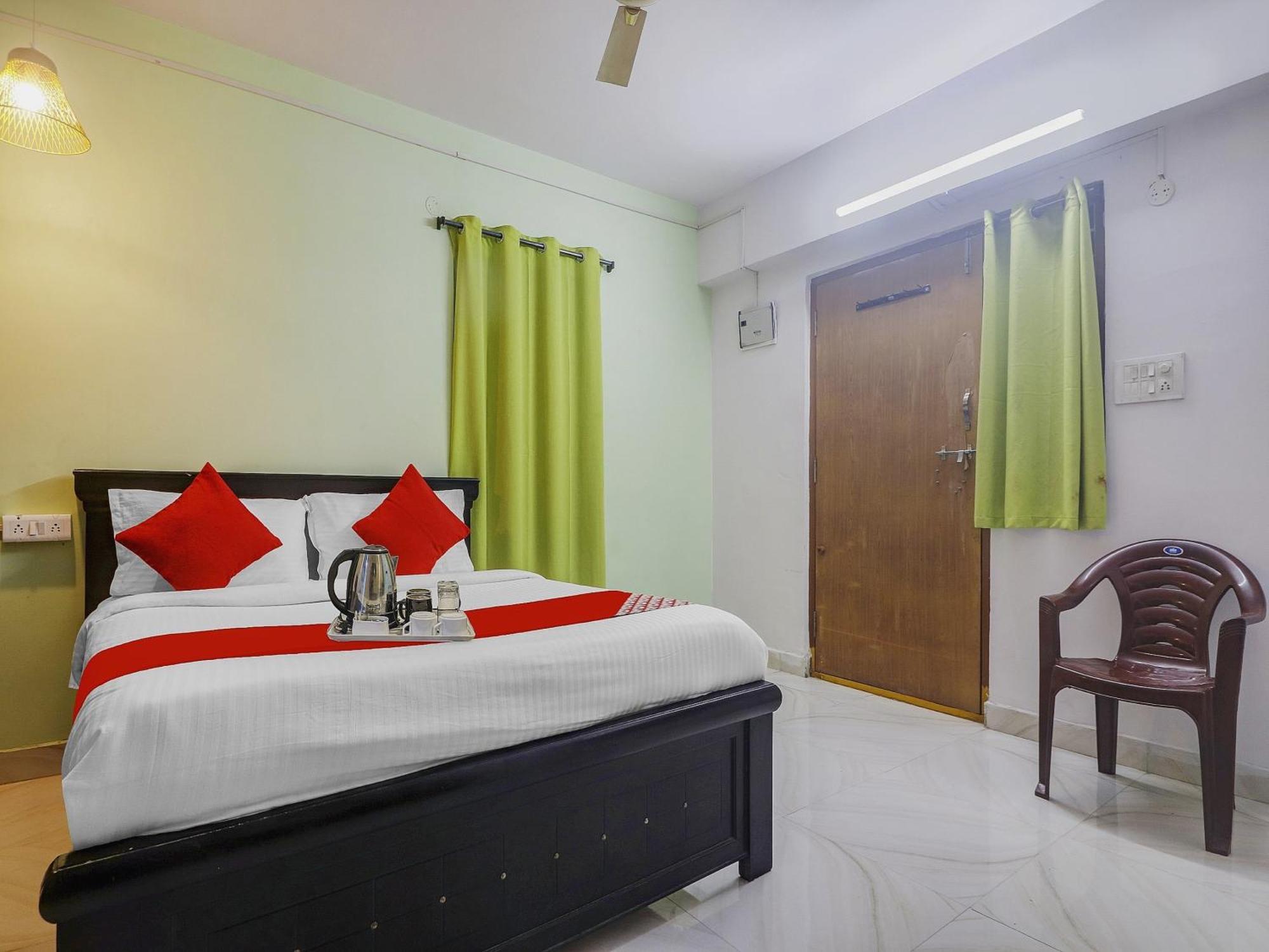 Hotel O Broholic Hotels Near Botanical Garden Хайдарабад Экстерьер фото